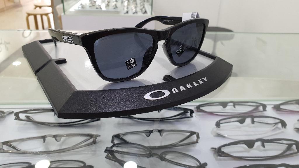 ORIGINAL Oakley Frogskins OO9245-75 Polish Black + PRIZM GREY, Men's  Fashion, Watches & Accessories, Sunglasses & Eyewear on Carousell