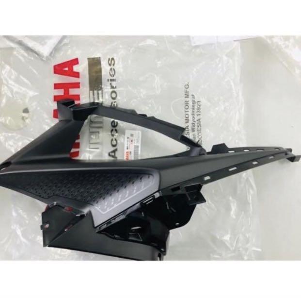 Yamaha r15 v3 hotsell side panel price