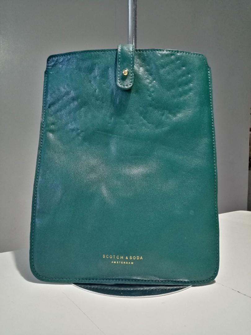 Scotch and Soda iPad Case (Category: Cases & Sleeves) located in Quezon City. Submitted by maksipreloveditems (Listing ID 1088153600, Image 1). Description: SCOTCH AND SODA iPad Case Color: Green - EXCELLENT USED CONDITION - Storage marks * Item is in Cebu City. PLEASE READ: Photos posted are FINAL. NO "When Worn Photos" request please. Flaws were mentioned in the description and shown in the pictures posted. Dimensions: Shoulder: Arms: Length: 8
