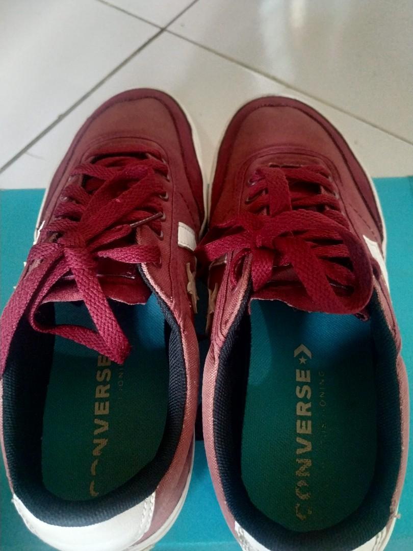 Sepatu Converse Courtlandt OX Maroon 2nd size 42 ORIGINAL with Box Fesyen Pria Sepatu Sneakers di Carousell