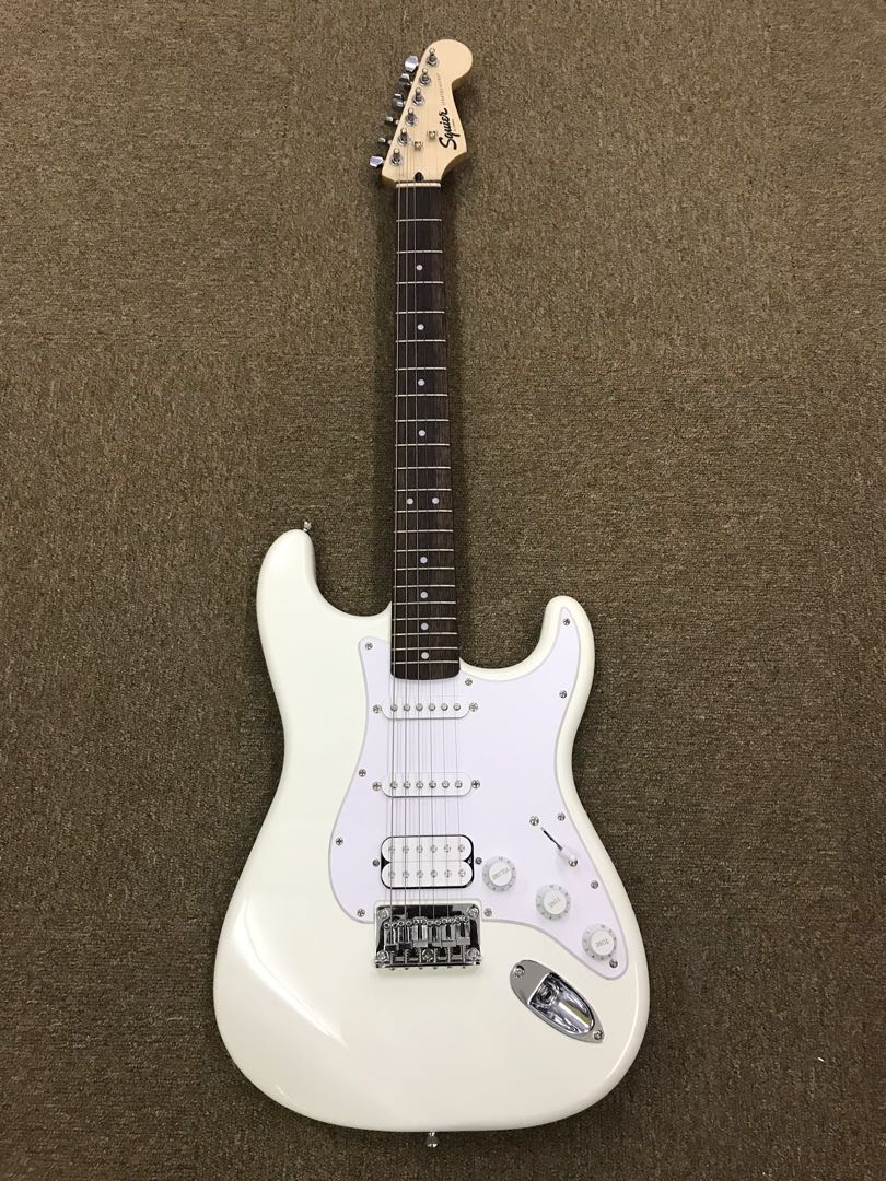 Squier bullet stratocaster hss arctic deals white