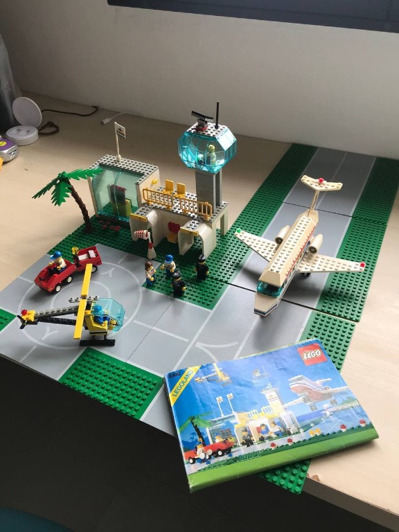 Lego top airport 1990
