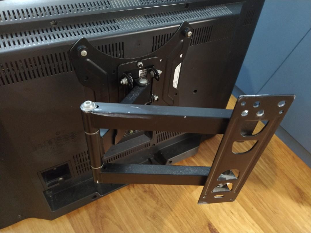 32 inch JVC LCD TV with strong wall swivel bracket, TV & Home