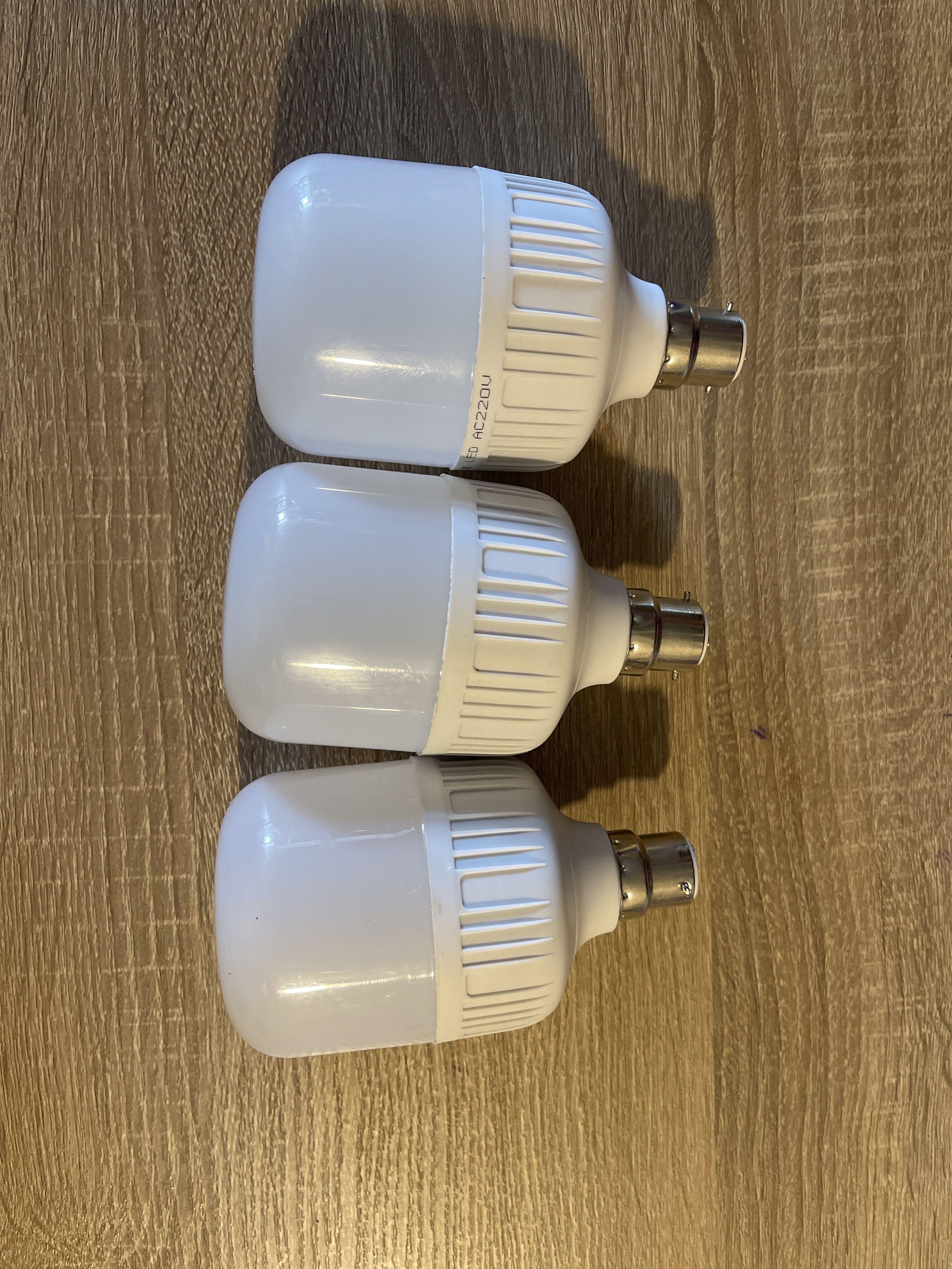 白光 LED 40W B22卡口釘頭 慳電燈膽, 家庭電器, 電視 & 其他娛樂, 電視組件及配件 - Carousell