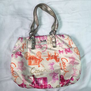 (Category: ) located in . Submitted by simonespreloved (Listing ID 1088422045, Image 1). Description: .