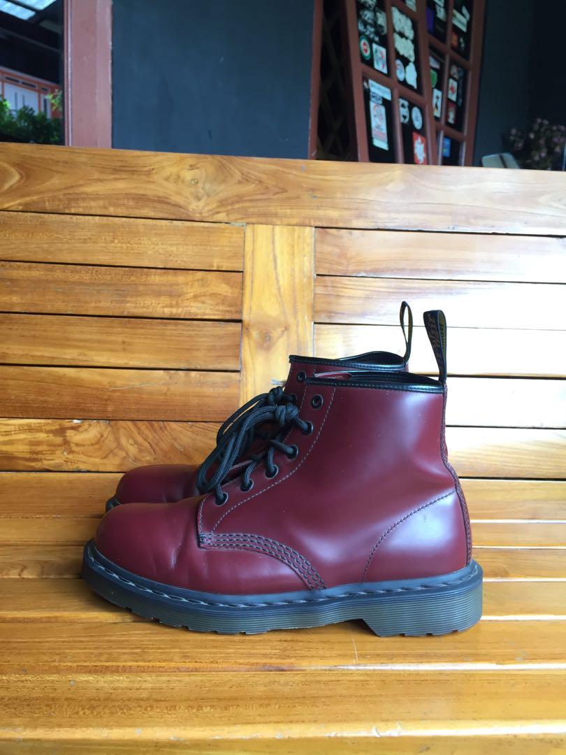 Dr. Martens 101 cherry red smooth, Fesyen Pria, Sepatu , Sepatu Boot di  Carousell