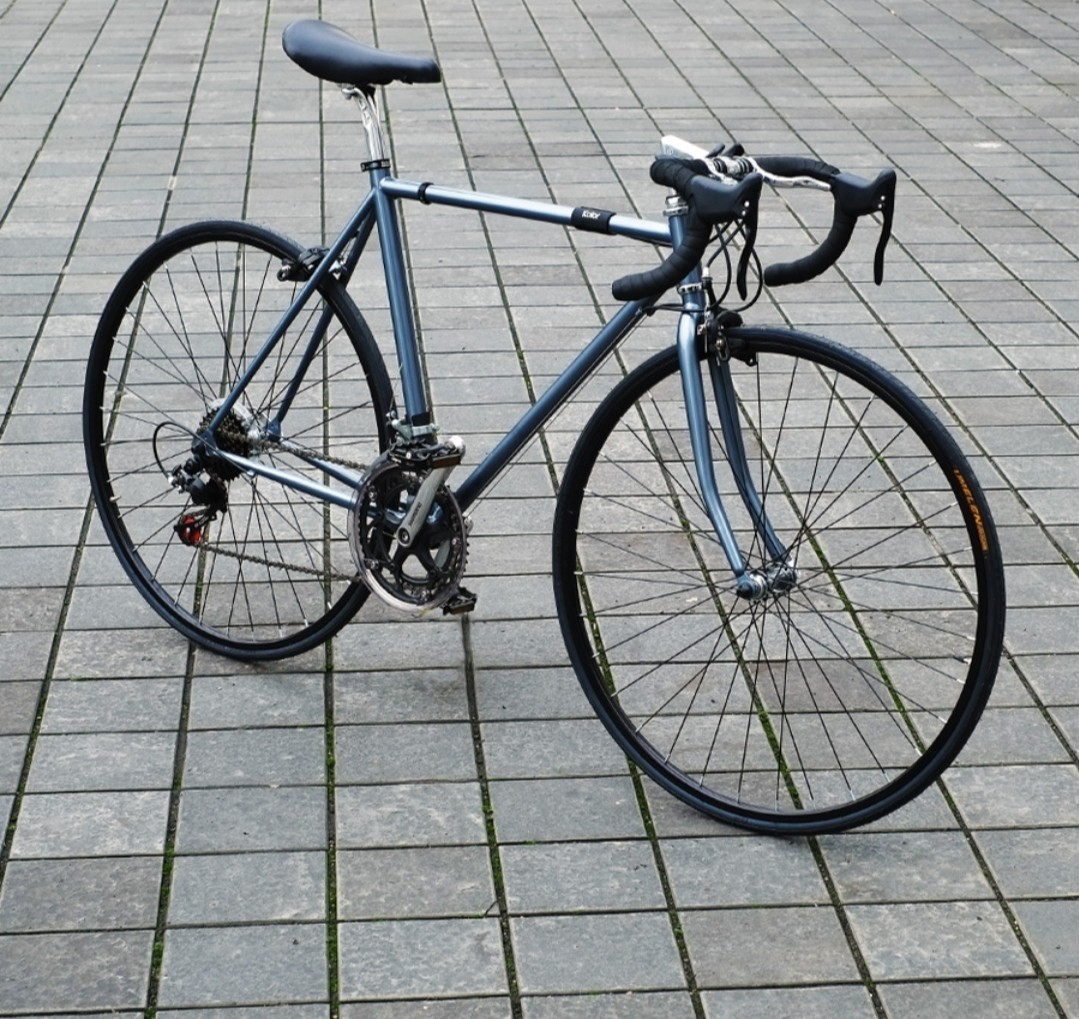 Retro style road bike top