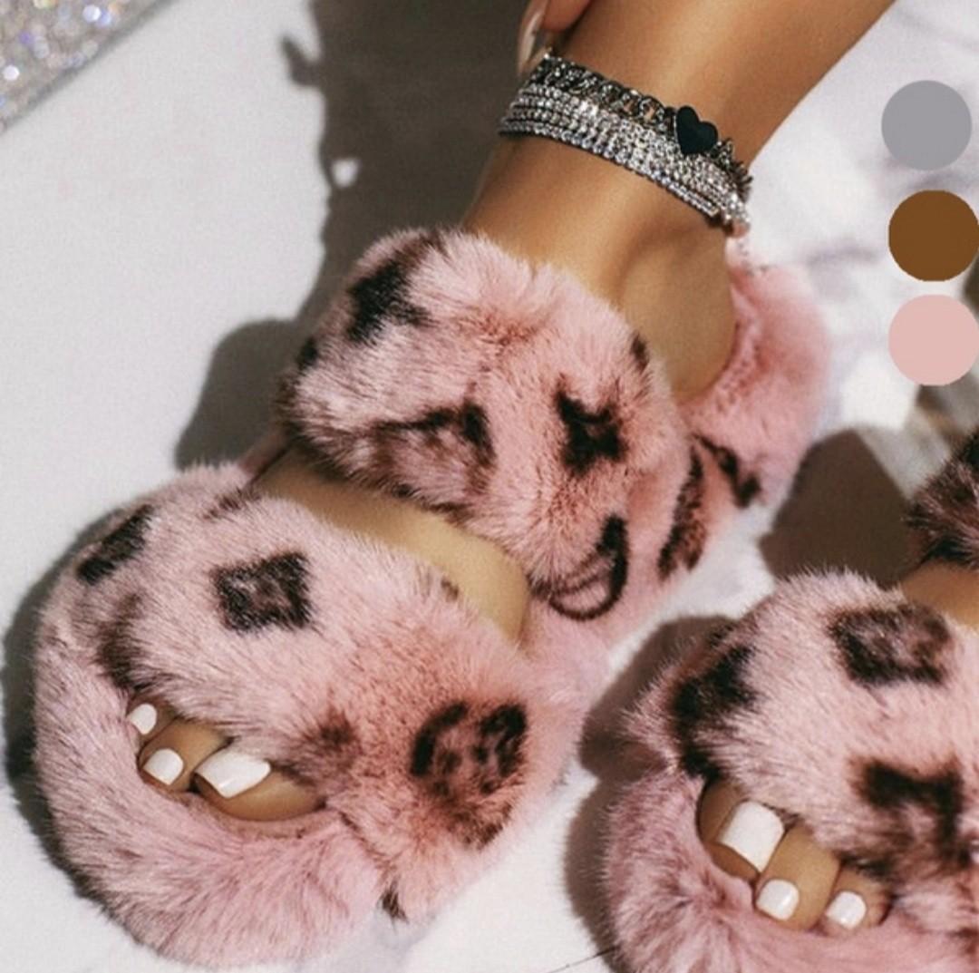 Pink fluffy lv store slippers