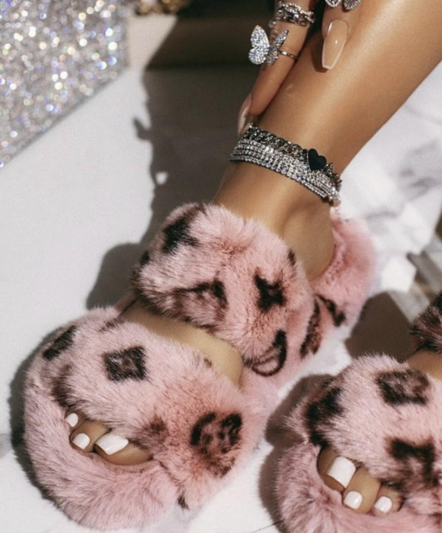 lv fluffy slippers