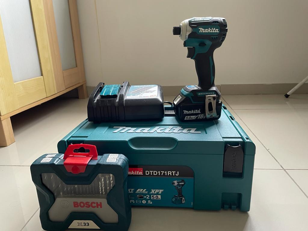 Makita 171 impact driver outlet