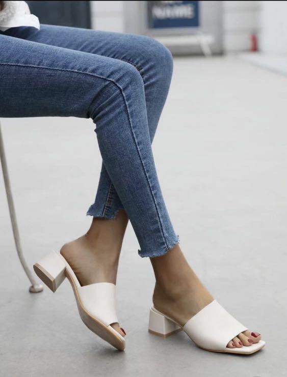 Minimalist chunky heels mules