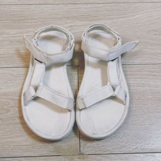 （分類：）位於 。 由 penguinandamber 提交（商品編號 1088334584，圖片 1）。簡介： 。