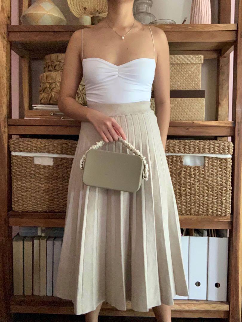 long pleated skirt cream