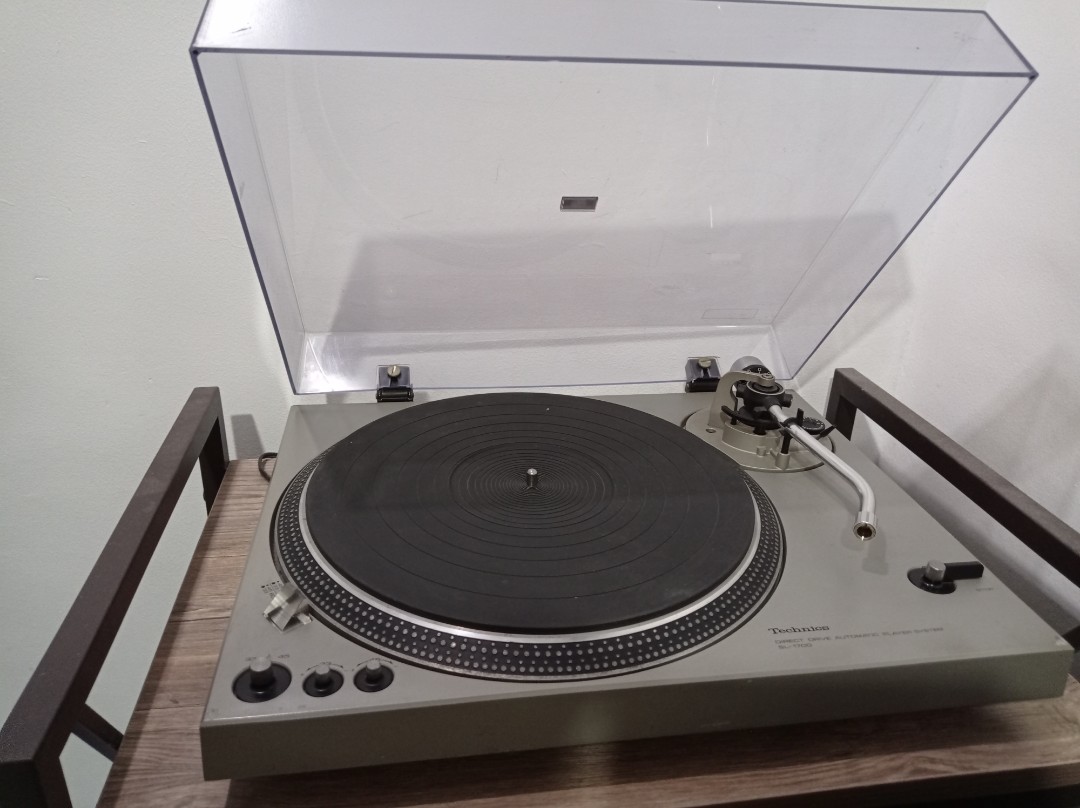 Turntable Technics SL1700, Audio, Other Audio Equipment on Carousell