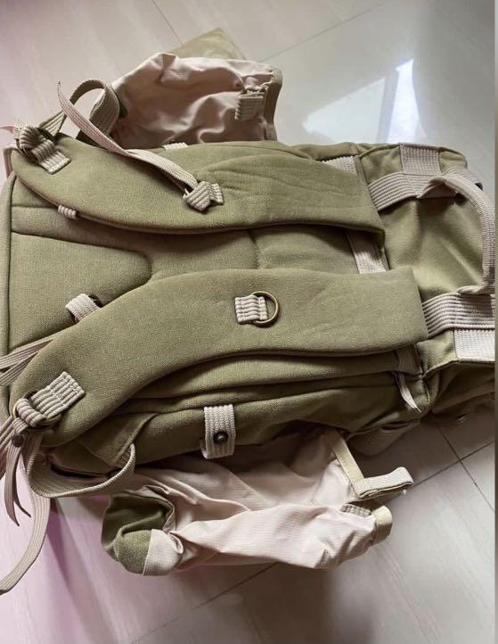 Backpack (Category: Camera Bags & Carriers) located in Singapore. Submitted by aaaskmee (Listing ID 1088621493, Image 6). Description: Used once Still in good condition .