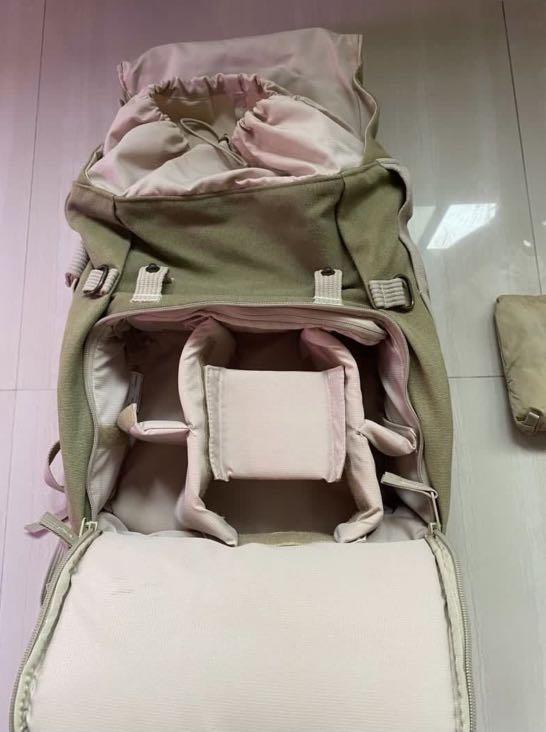 Backpack (Category: Camera Bags & Carriers) located in Singapore. Submitted by aaaskmee (Listing ID 1088621493, Image 9). Description: Used once Still in good condition .