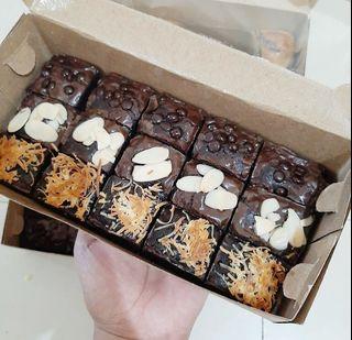 Brownies fudgy sekat 15 slice by. Ria_cake's