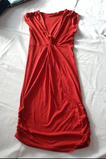 Dress twist merah