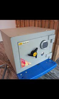 Falcon electronic safety box