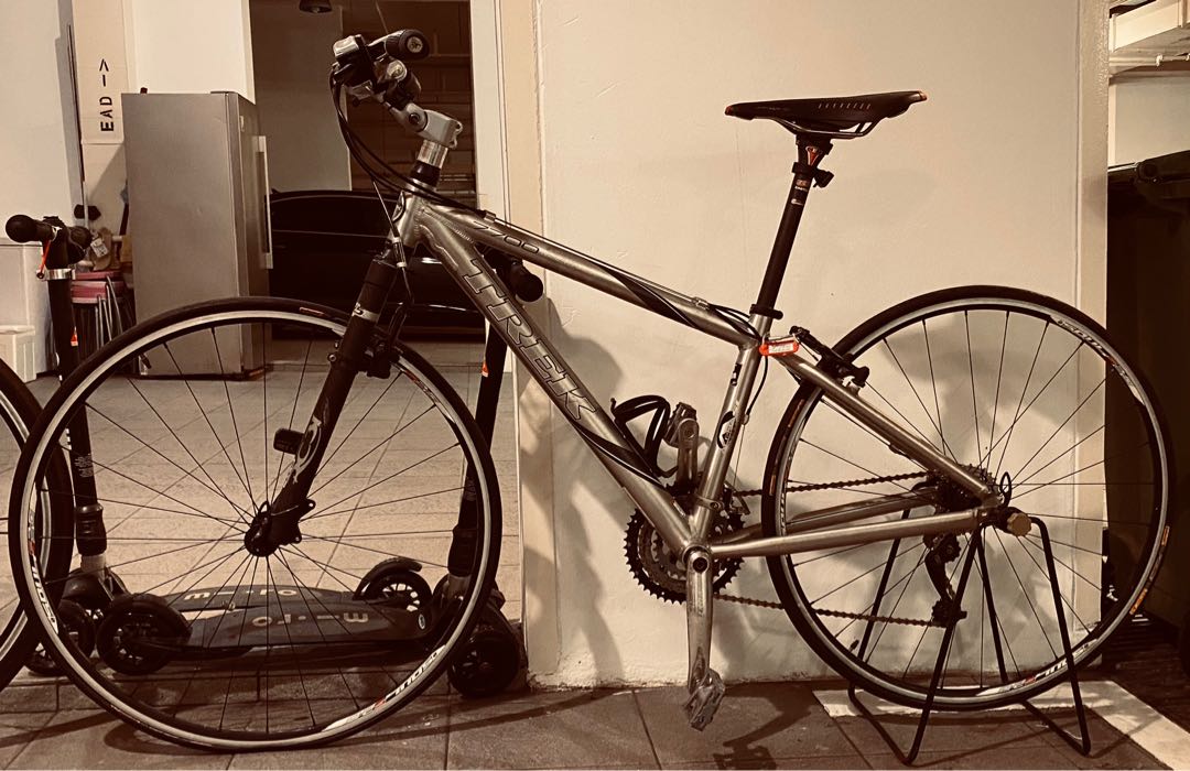 Clearing Out Sale Trek 7700 Multirack Hybrid Bike