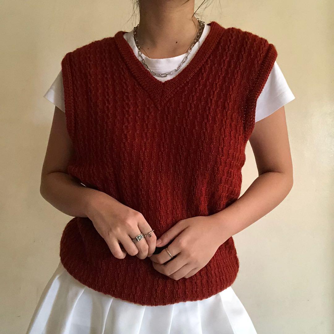 Maroon patterned knitted vest, Women's Fashion, Tops, Others Tops on  Carousell