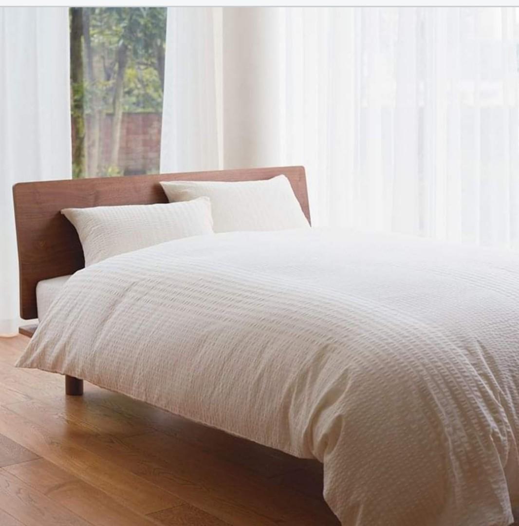 Muji Walnut Double Bed 無印良品胡桃木雙人床架, 傢俬&家居, 傢俬, 床架及床褥 - Carousell