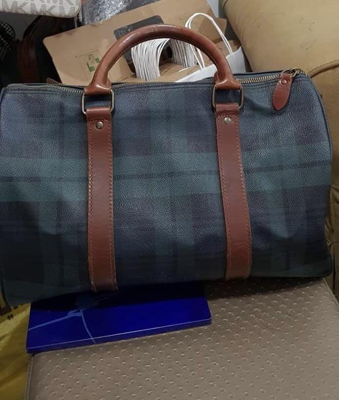 Ralph Lauren Classic Speedy Handbag (Category: Luxury Bags & Wallets) located in Sorsogon. Submitted by acfashionista (Listing ID 1088519743, Image 2). Description: Ralph Lauren Classic Green Handbag Used and very good Condition Speedy 35 Size.