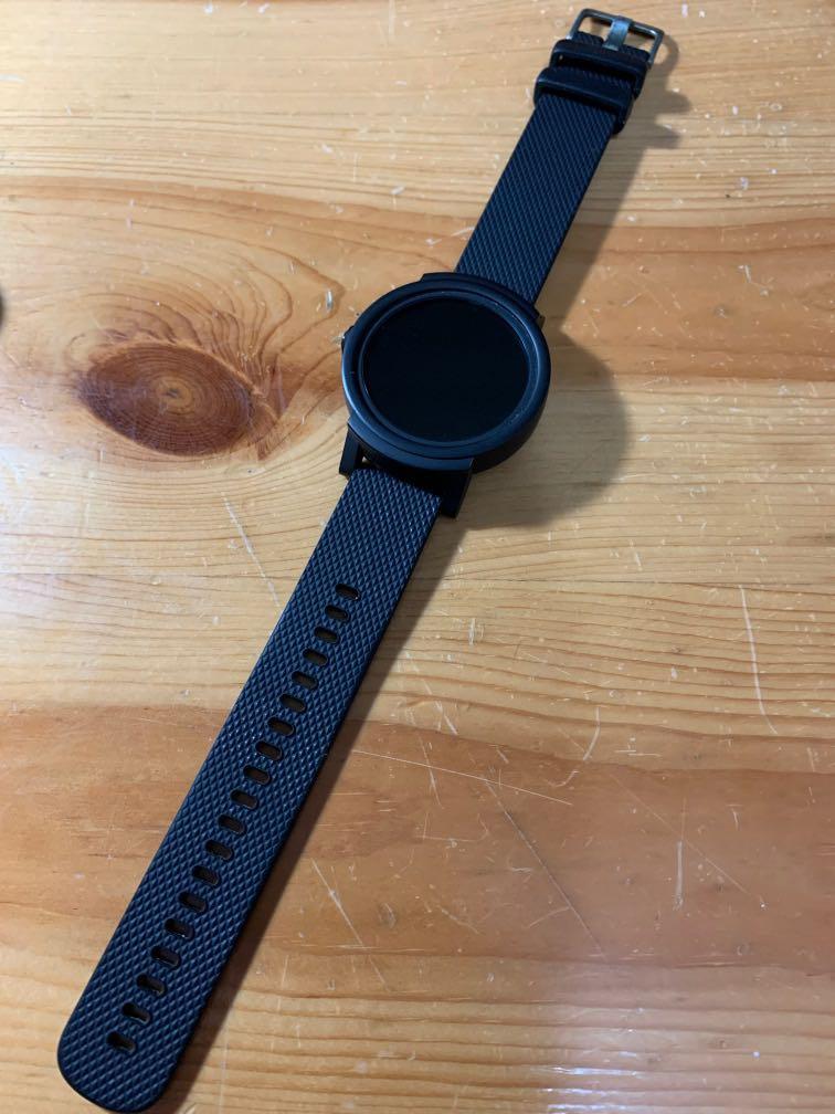 Ticwatch E （分類：智能穿戴裝置及智能手錶）位於 Hong Kong。 由 mmww08 提交（商品編號 1088647641，圖片 1）。簡介： 有原裝盒,說明書,磁能充電線 錶帶非原裝。 附後備錶帶,錶身保護殼。 錶冠,錶面外圍略有磨損。 。