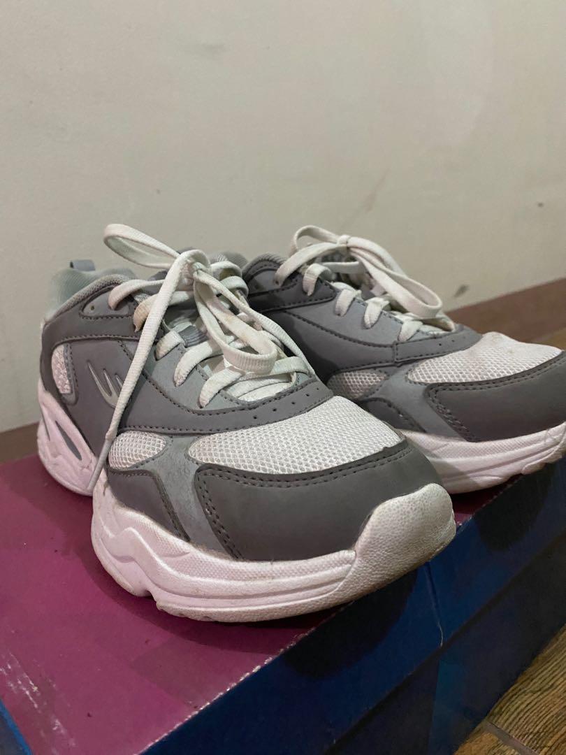 World Balance Prima Chunky Dad Shoes Gray Women s Fashion Footwear Sneakers on Carousell