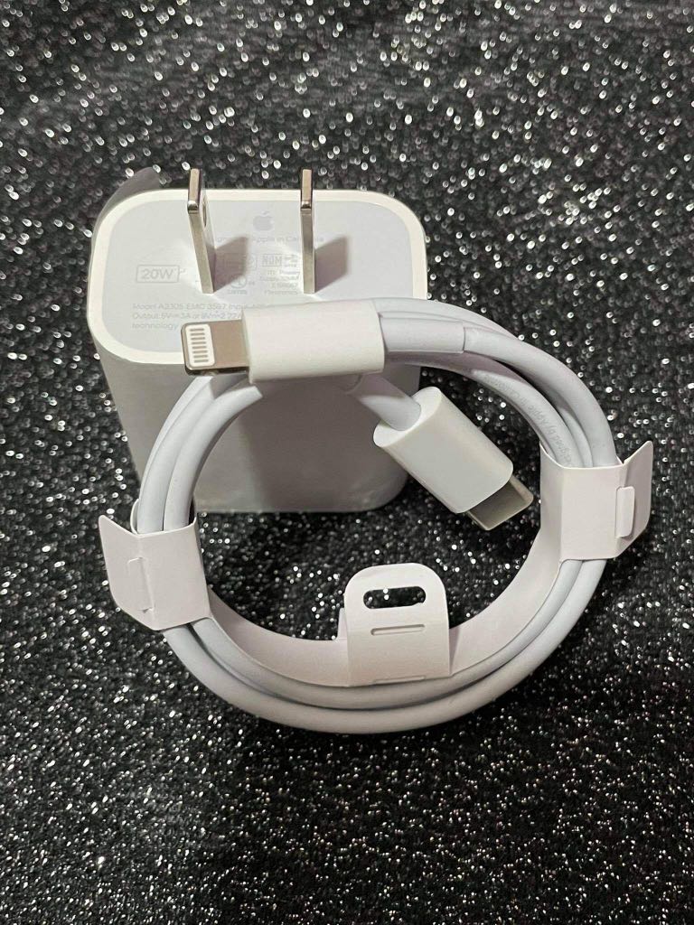 Apple iPhone Charger 20 watts adapter and Usb c to Lightning cable