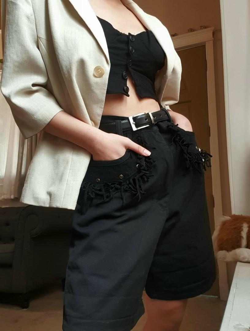 Black highwaist mom shorts (Category: Shorts) located in Calamba. Submitted by ysa.co (Listing ID 1085217990, Image 2). Description: *Ruffle details at the pockets* *top and blazer not included* Size: w: 26-27 l: 20.