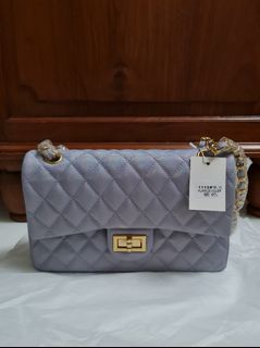 (Category: ) located in . Submitted by prettyshoes (Listing ID 1085301592, Image 1). Description: .