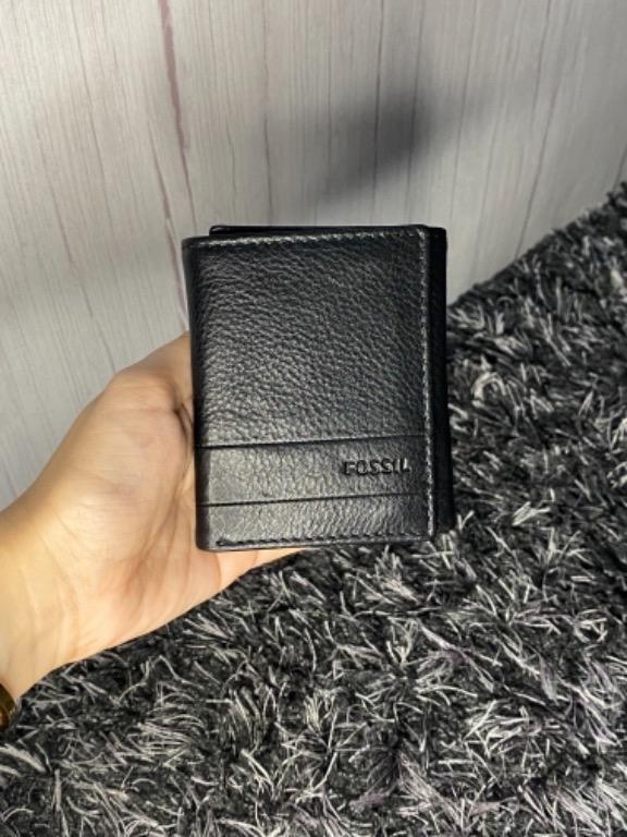 FOSSIL Branded Mens Leather Trifold Wallet, Black, Men's Fashion, Watches & Accessories, Wallets & Card Holders on Carousell FOSSIL Branded Mens Leather Trifold Wallet, Black, Men's Fashion, Watches & Accessories, Wallets & Card Holders on Carousell