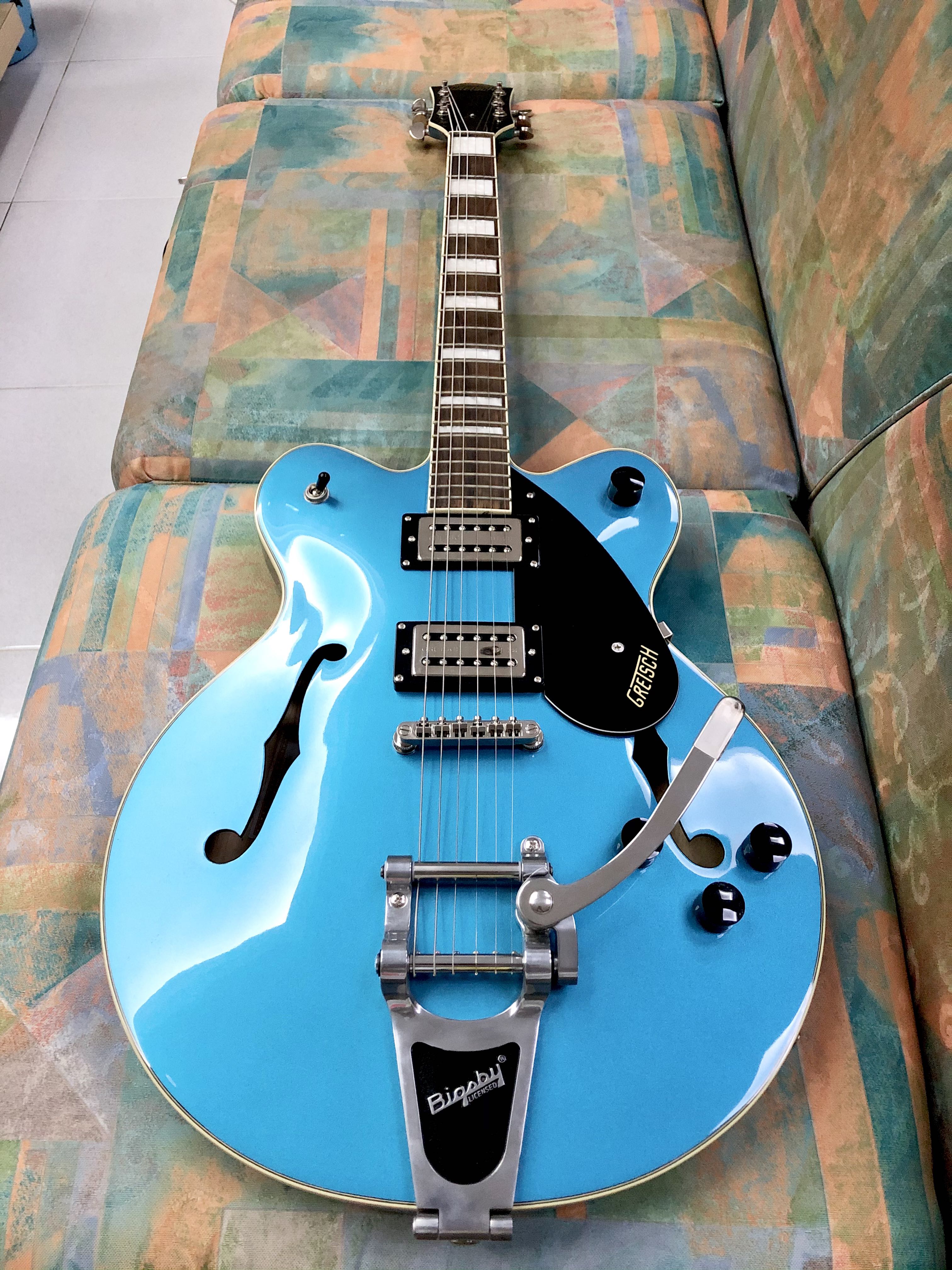 Gretsch g2622t store riviera blue
