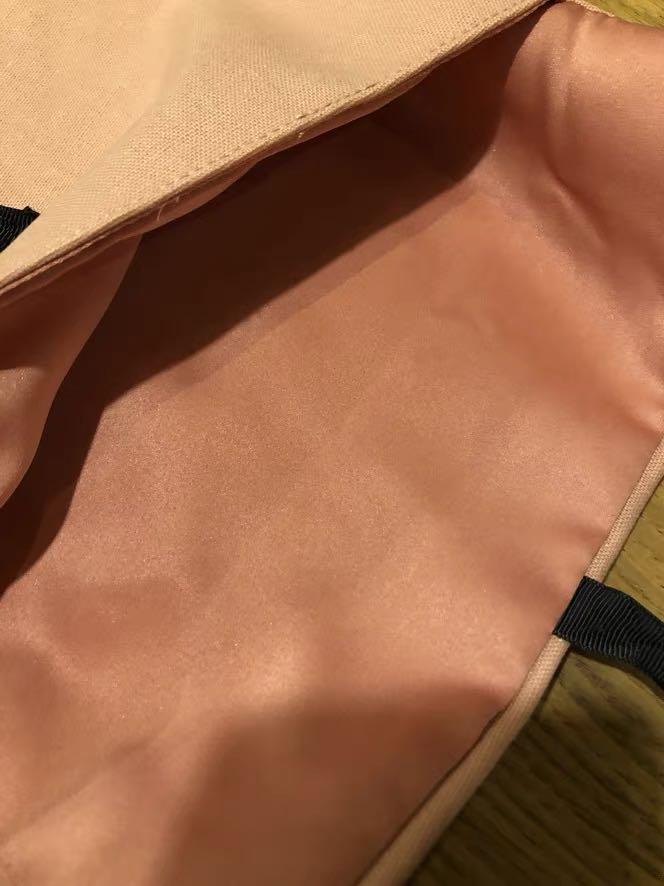 Gucci pink clutch (Category: Clutches) located in Singapore. Submitted by cutepebble (Listing ID 1085228551, Image 3). Description: Brand new, authentic Size: 26*21cm Free registered mailing.
