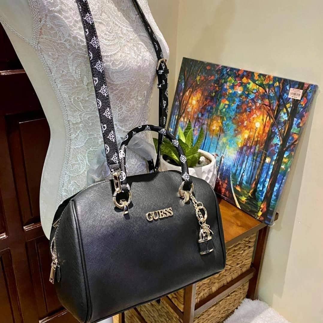 Guess south bay bag sales