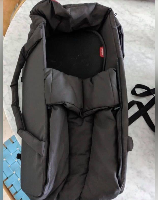 Phil&Ted cozy cot (Category: Other Babies Going Out Needs) located in Caloocan City. Submitted by puzzleaddict (Listing ID 1085298605, Image 3). Description: Parang bago, isang beses lang ginamit, pwedeng gamitin for cosleeping or paglipat lipat si baby from different rooms to living room etc. Super handy pickup sa malibay pasay.
