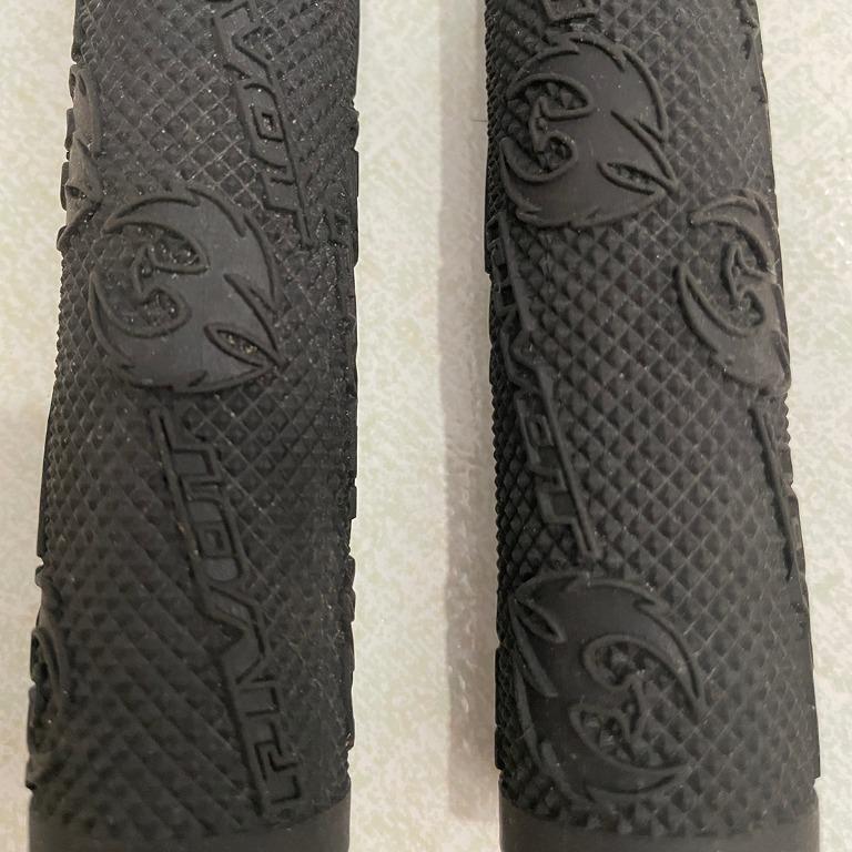 pivot bike grips