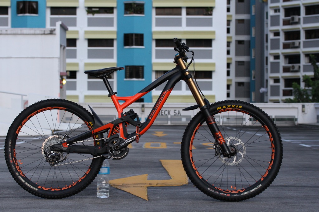 Polygon Collosus DH9