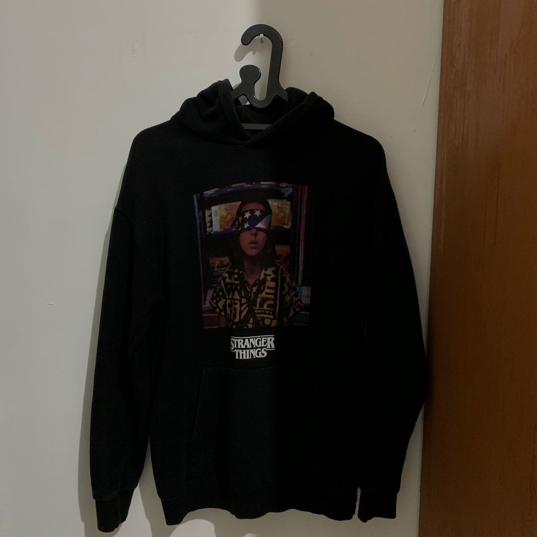 Stranger things felpa pull and bear on sale