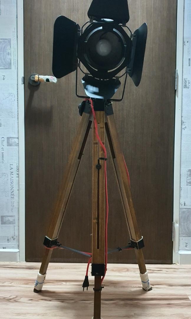 floor lamp camera