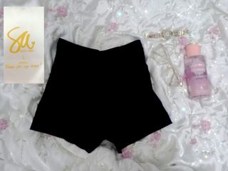 (Category: ) located in . Submitted by tripleascloset (Listing ID 1085245254, Image 1). Description: .