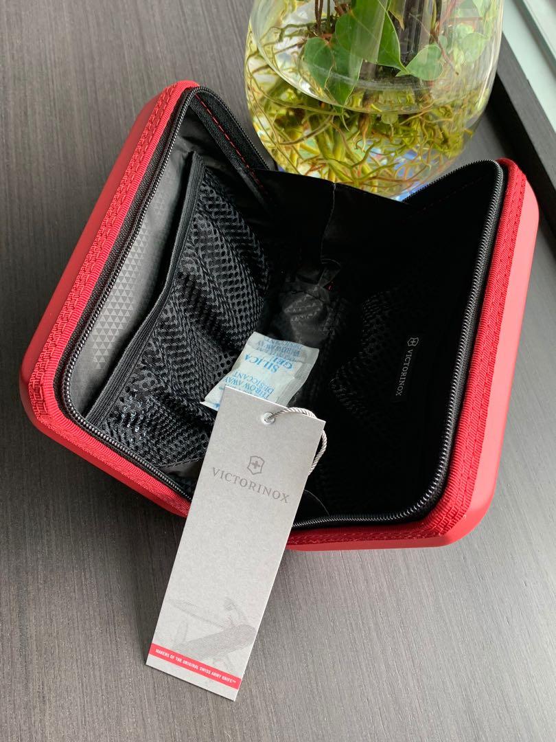 Victorinox top toiletry case