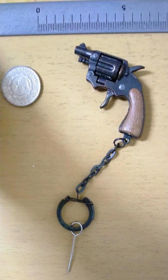 Mini cap hotsell gun keychain