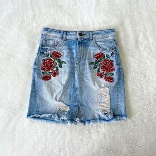 Zara刺繡彈性牛仔短裙M 