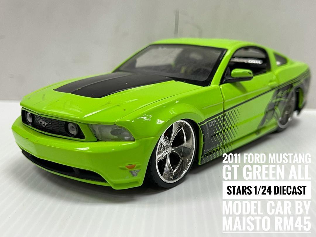 2015 Ford Mustang GT 5.0 Gray Metallic and Black with Graphics Modern  Muscle Series 1/18 Diecast Model Car by Maisto