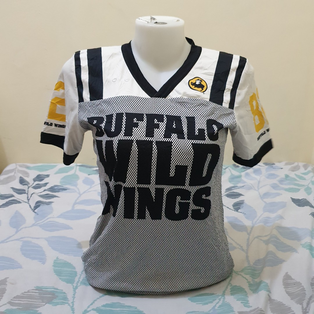 Buffalo wild hot sale wings jersey