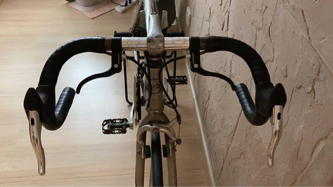 Giant r1000 on sale road bike