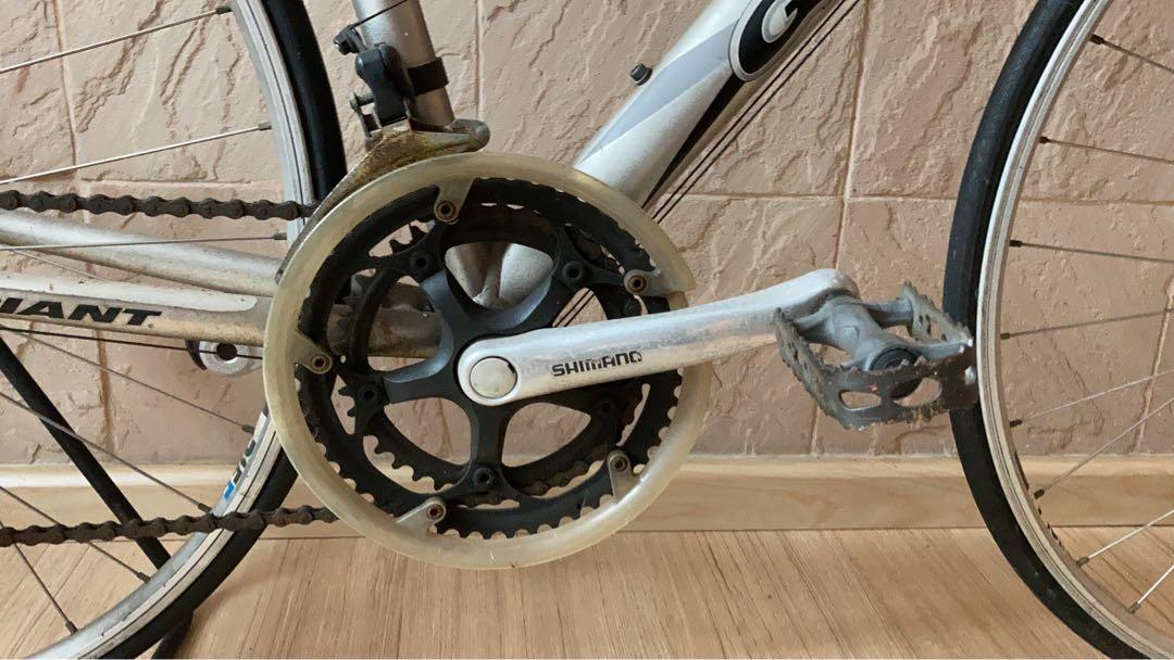 Giant r1000 on sale road bike
