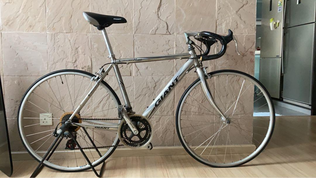 Giant r1000 road hotsell bike